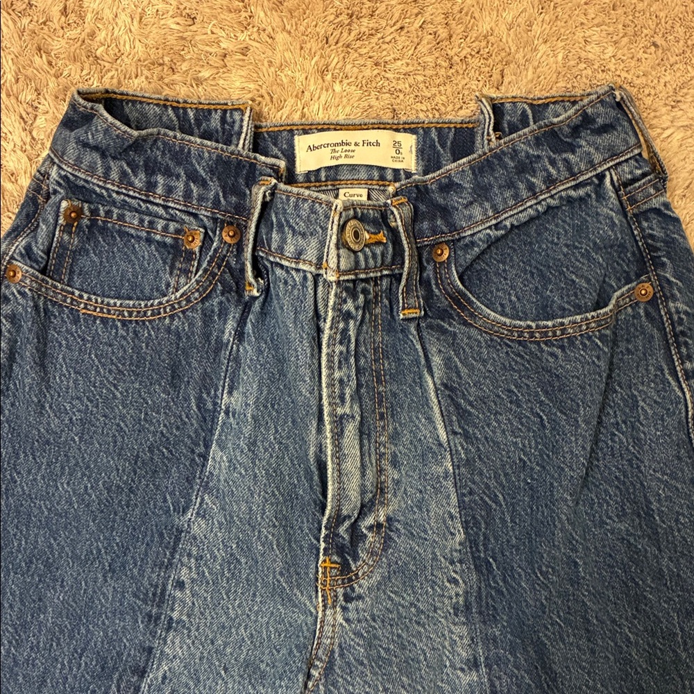 Abercrombie & Fitch Curve Love Two-Tone High-Rise Jeans - Picture 3 of 4